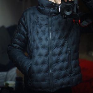 Women’s Large North Face Down Filled Puffer Jacket, Dark Gray